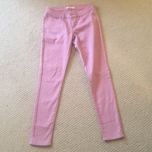 pink Levi’s skinny jeans